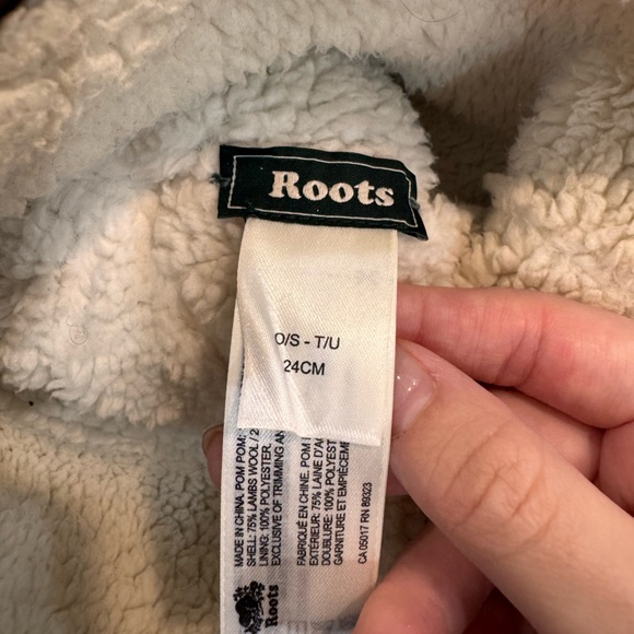 Roots toque - Picture 3 of 3